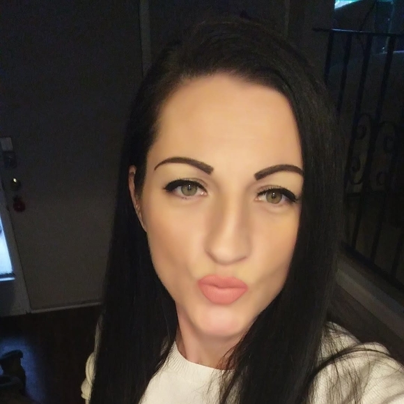 Meet your Posher, Sarah - Picture 1 of 1